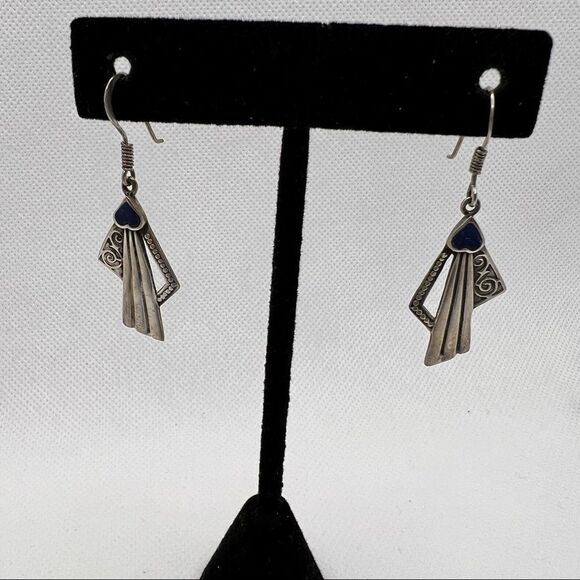 Silver heart dangle drop earrings - Picture 1 of 5